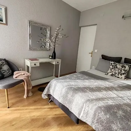 Family Friendly House With A Swimming Pool Stanici, - 22998 Casa vacanze *